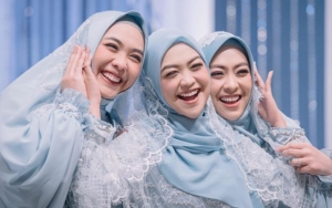 Jelang Pernikahan Ria Ricis, Oki Setiana Dewi Ziarah ke Makam Sang Ayah Curhat Begini