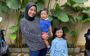 7 Momen Tantri Kotak Tampil Ala Mother Figure, Dulunya Tomboi Banget!