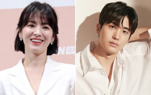 Song Hye Kyo Pamer Wajah Sumringah Dapat Buket Bunga dari Park Hyungsik