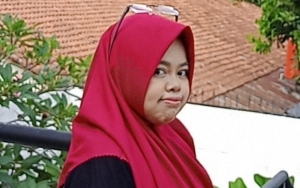 Usai Ngaku Bosan Cantik, Kini Rahmawati Kekeyi Pamer Penampilan Rumahan Tanpa Makeup