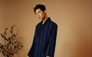 Henry Tak Ikut Pemotretan Poster Terbaru 'I Live Alone' Tuai Reaksi Kecewa