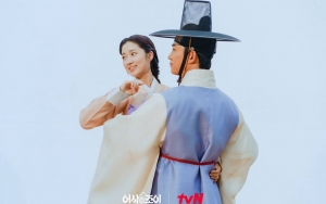 Taecyeon dan Kim Hye Yoon Syuting Ciuman di 'Secret Royal Inspector Joy', Tangan Enteng Disorot