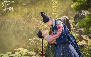 Kocaknya Junho 2PM Berniat Tenggelamkan Lee Se Young di Lokasi 'The Red Sleeve'