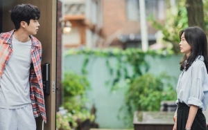 Ada Orang Ketiga di Antara Choi Woo Shik - Kim Da Mi, Poster 'Our Beloved Summer' Disambut Antusias