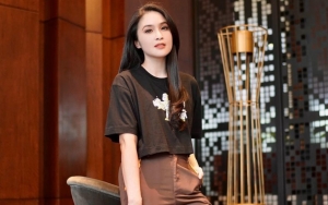 Tak Biasa, Sandra Dewi Perlihatkan Desain Menakjubkan Pohon Natalnya