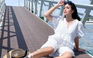 Kembaran Baju dengan Vincent Verhaag, Jessica Iskandar Super Seksi Pamer Baby Bump