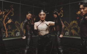 Hwasa MAMAMOO Seksi Sekaligus Garang di MV Comeback Solo 'I'm a B'