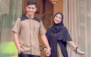Unboxing Kado Pernikahan, Ria Ricis dan Teuku Ryan Speechless Terima Borgol Pink