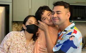 Raffi Ahmad Gercep Pamer Momen Perdana Gendong Adik Rafathar, 2 Hal Masih Bikin Penasaran