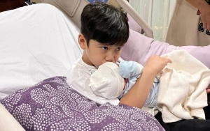 Rafathar Disebut Masih Gengsi Punya Adik, Malu-Malu Dapat Hadiah iPhone 13 Dari Baby 'R'