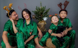 Ryan Delon Sampai Hampir Nebang Pohon Betulan, Begini Persiapan Keluarga Sharena Sambut Natal
