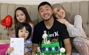 Istri Ananda Omesh Umumkan Tengah Berbadan Dua, Reaksi Putri Sulung Cantik Bikin Ikut 'Brebes Mili'
