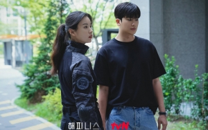 Bucin Tingkat Dewa, Begini Momen Manis Saat Hyungsik Khawatirkan Han Hyo Joo di 'Happiness'