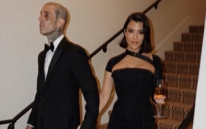 Dikabarkan Sudah Siapkan Pernikahan, Fans Sebut Gaun Pengantin Kourtney Kardashian Berwarna Merah