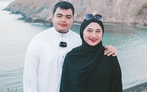 Terisak di Pelukan Ibu Mertua, Istri Ameer Azzikra Tulis Pesan Terakhir Untuk Sang Suami