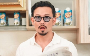 Ramaikan Tren Pamer Otot Pakai Ring Light, Denny Sumargo Malah ‘Ngegas’