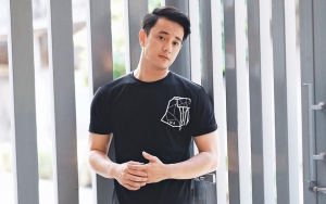 Ketampanan Ayah Billy Davidson Dipuji di Foto 3 Generasi Ini, Wajah Mirip Bikin Salfok