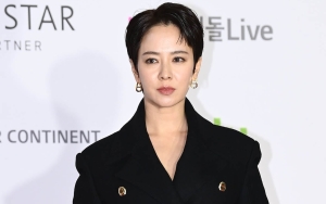AAA 2021: Song Ji Hyo Tampil Pede dengan Rambut Pendek 'Kontroversial'