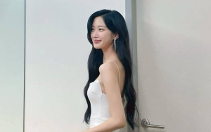 AAA 2021: Moon Ga Young Pakai Gaun Putih Mengkilau, Tato Cantik Jadi Penampakan Mengejutkan