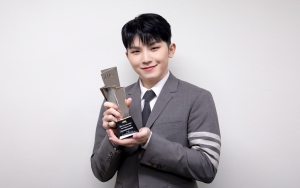 AAA 2021: Sederet Pesona Kece Woozi Seventeen, Idol Peraih Best Producer 