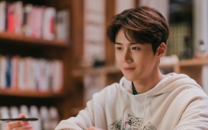 Sutradara 'Sad Tropics' Lalui Perjalanan Panjang Ini Demi Pertahankan Kim Seon Ho di Tengah Skandal