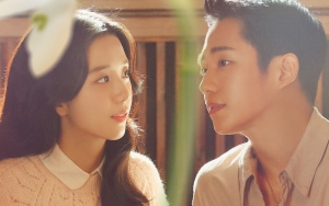 Jisoo BLACKPINK dan Jung Hae In Berduaan dalam Gelap di Foto Adegan 'Snowdrop', Fans Soroti Hal Ini