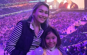 Ayu Ting Ting Asyik Nonton Konser BTS, Abdul Rozak dan Istri Pilih Olahraga Sambil Joget Bareng