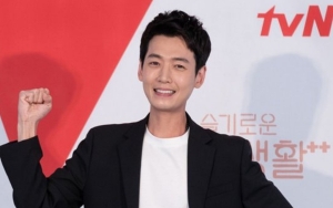 Hampir Tak Bisa Dikenali, Foto Jung Kyung Ho Ini Bikin Penggemar Terkejut