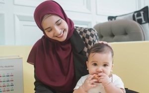 Zaskia Sungkar Curhat Tak Rela Jika Ukkasya Lepas ASI: Nunggu Momen Ini 10 Tahun