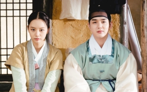 Anggap Yoo Seung Ho Bak Buku Referensi, Hyeri Bagikan Kesan Tentang Lawan Main di 'Moonshine'