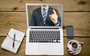 Bos Startup Minta Maaf Usai Pecat 900 Karyawannya Secara Tidak Sopan Lewat Zoom