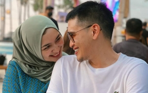 Citra Kirana Dapat Buket Bunga Usai Kode ke Rezky Aditya, Ekspresi Bete Athar Malah Bikin Salfok
