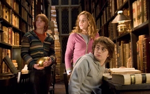 HBO Rilis First Look Golden Trio Ngobrol Seru di 'Harry Potter 20th Anniversary: Return to Hogwarts'