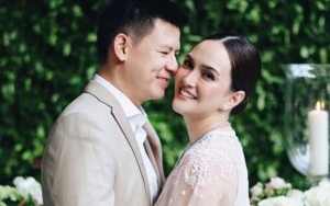 Shandy Aulia Lari-Lari Manja Bareng Claire di Amrik, Bayangan Suami Terciduk Ikut Liburan?