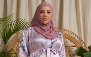 Ibunda Ria Ricis Mendadak Izin Cium Perut Aurel Hermansyah ‘Bumil’, Ekspresi Jadi Sorotan