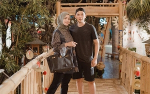 Rezky Aditya Mesra Pegang Perut Citra Kirana, Kode Istri Hamil Lagi?
