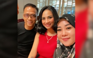 Puput Main HP di Pengajian 40 Hari Vanessa Angel, Posisi Duduk Keluarga Doddy Sudrajat Ikut Disorot