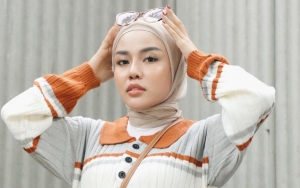 Diunggah Manajer, Medina Zein Terbaring Lemah Hingga Diinfus Bikin Rekan Artis Khawatir