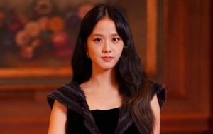Jisoo BLACKPINK Pancarkan Pesona Aktris di Preskon 'Snowdrop', Outfit Tuai Kritik