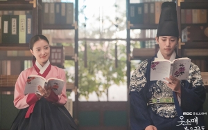 Junho 2PM Digoda Gagal Dapat Ciuman Pertama Lee Se Young di 'The Red Sleeve'