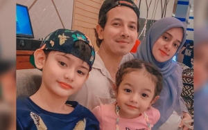 Pancarkan Kesederhanaan di Maternity Shoot Bareng Keluarga, Doa Fairuz A. Rafiq Super Adem
