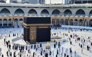Keberangkatan Jemaah Umrah RI Ditunda Akibat Omicron, Asosiasi Dorong Tetap Diberangkatkan