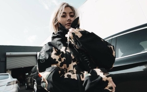 Dompet Minimalis Agnez Mo Mendadak Jadi Perbincangan, Isinya Tak Kalah Bikin Syok