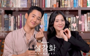 Jisoo BLACKPINK dan Jung Hae In Romantis Susun Korek Api Berdua di Lokasi 'Snowdrop'