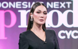 Luna Maya Bak Boneka Hidup Dibalut Baju Pengantin, Celetukan Sahabat Simpan Kode Keras?
