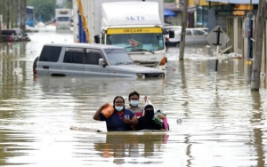 Banjir Besar Malaysia Tewaskan 15 Orang, PM 'Ogah' Disalahkan