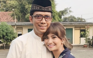 Kunjungi Makam Vanessa Angel, Doddy Sudrajat Naik ke Pinggiran Keramik Picu Hujatan