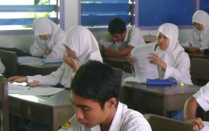 Mulai Tahun Depan Tak Ada Penjurusan IPA/IPS/Bahasa di SMA, Siswa Bebas Bongkar Pasang Mapel