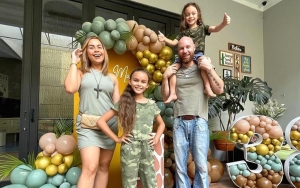 Melaney Ricardo Posting Foto Keluarga Edisi Natal Tanpa Suami, Keberadaan Tyson Lynch Dipertanyakan