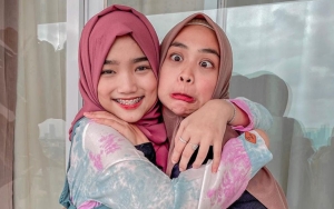 Kini Bak Kakak Adik, Fuji Nangis di Pelukan Ria Ricis Diduga Rindu Vanessa Angel Bikin Nyesek